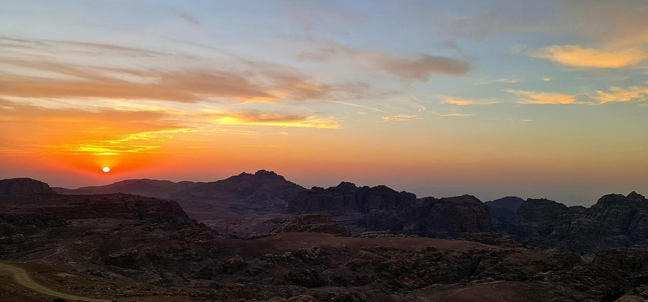 Infinity Lodge Wadi Musa Exteriör bild